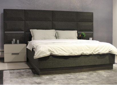 Luxury bedroom set designer bed with 2 nightstands, completely new 3 pieces.